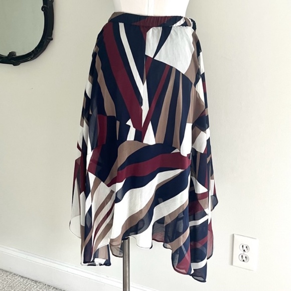 Banana Republic Flowy Handkerchief Modern Pattern Skirt NWT - Picture 2 of 4